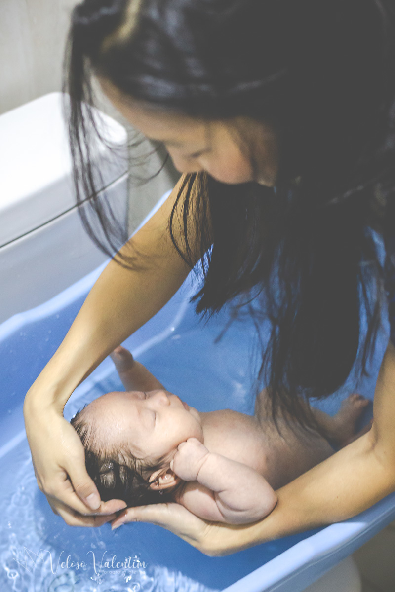 ensaio acompanhamento do primeiro ano do bebê Laura 1 mês em casa com a família Brasília DF