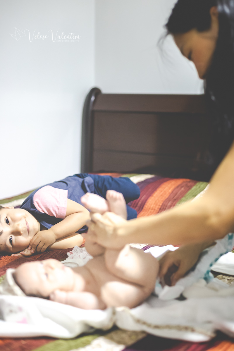 ensaio acompanhamento do primeiro ano do bebê Laura 1 mês em casa com a família Brasília DF