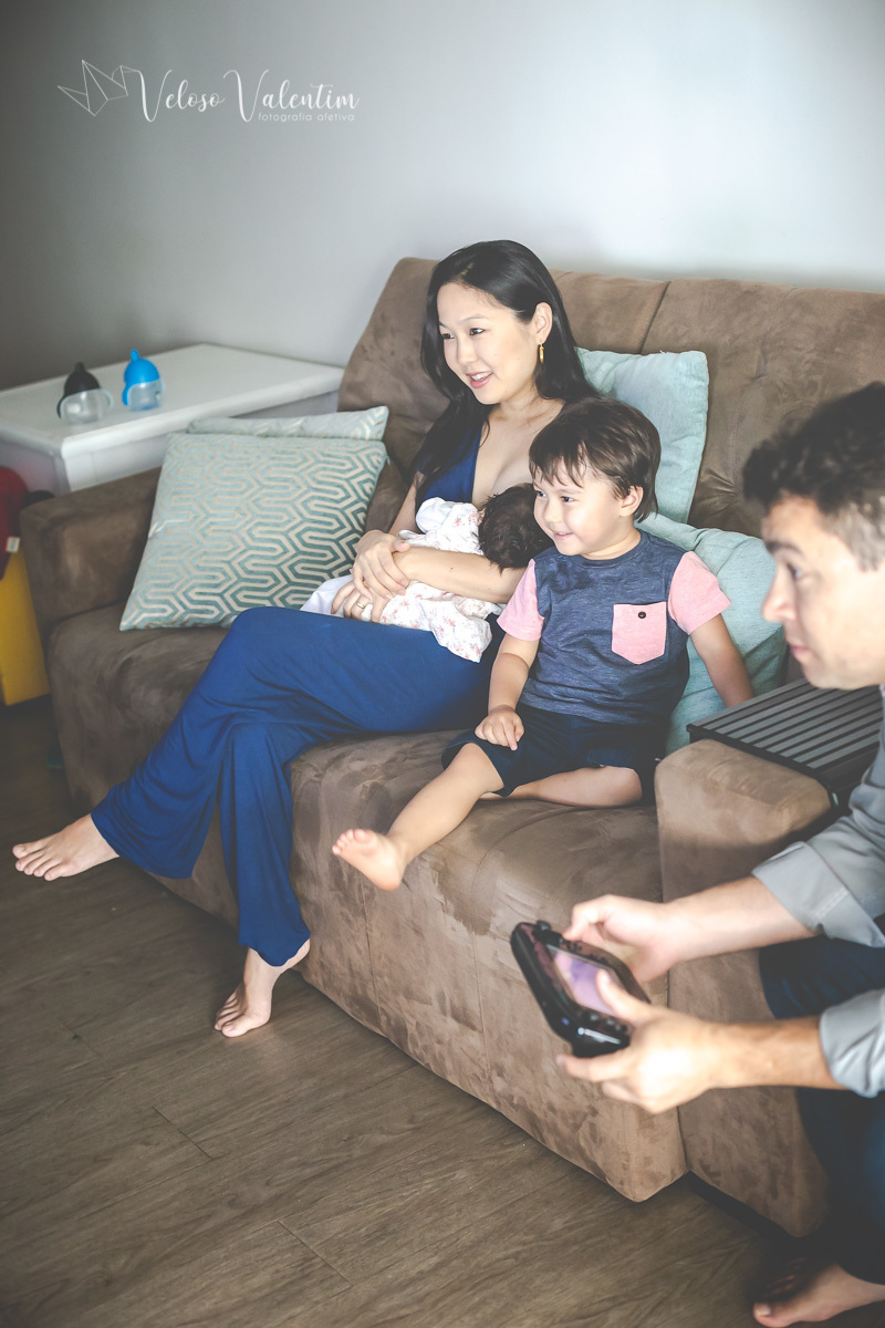 ensaio acompanhamento do primeiro ano do bebê Laura 1 mês em casa com a família Brasília DF