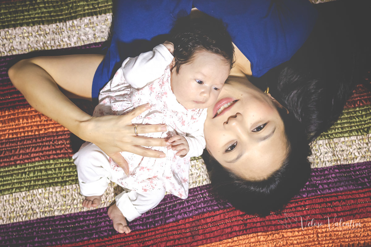 ensaio acompanhamento do primeiro ano do bebê Laura 1 mês em casa com a família Brasília DF