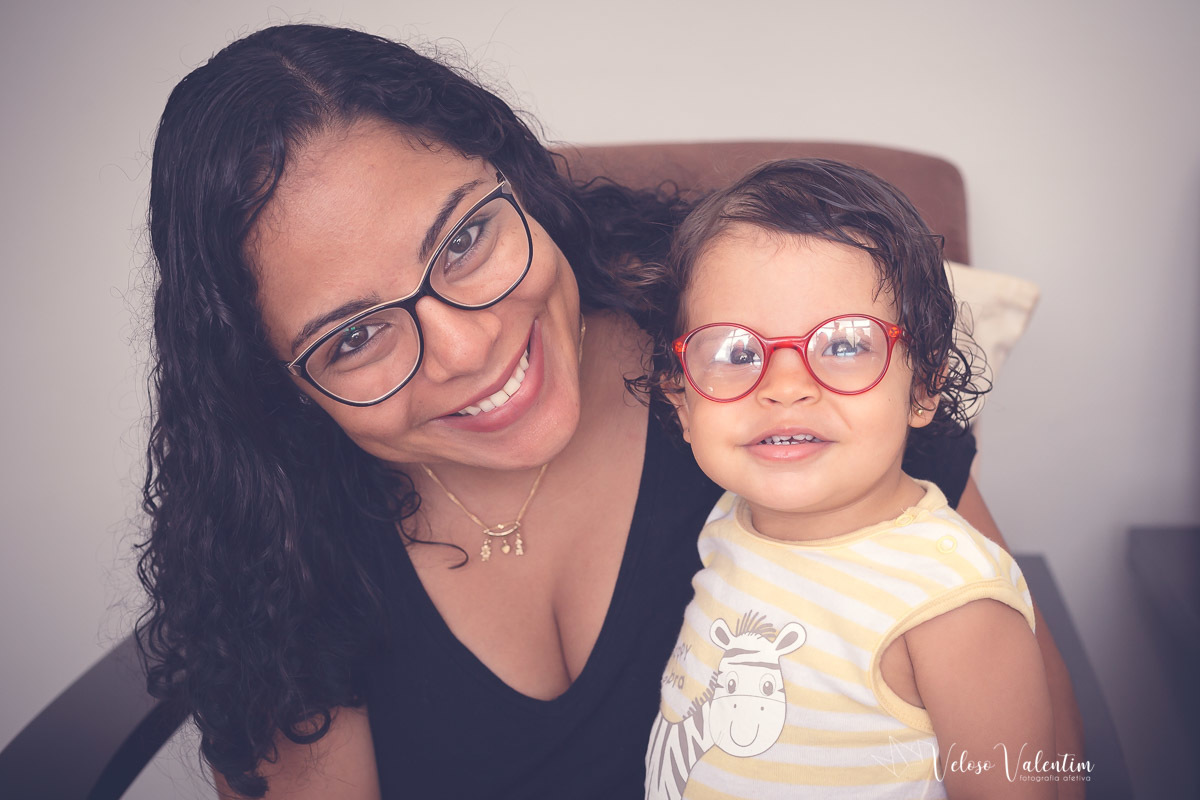 ensaio newborn recém nascido bebê menino em casa com a família irmã mais velha Brasília DF