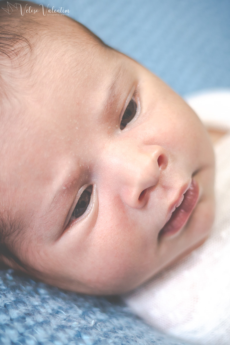 ensaio newborn recém nascido bebê menino em casa com a família  Brasília DF