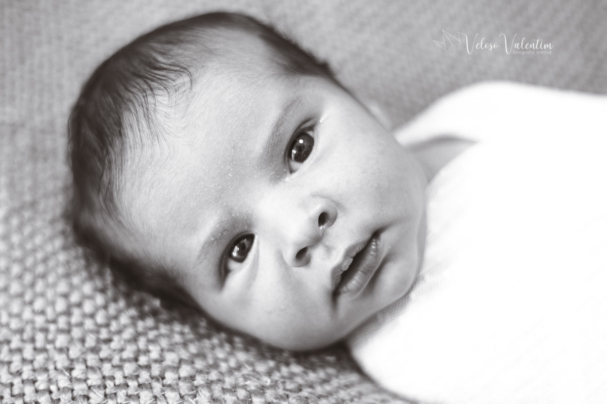 ensaio newborn recém nascido bebê menino em casa com a família  Brasília DF