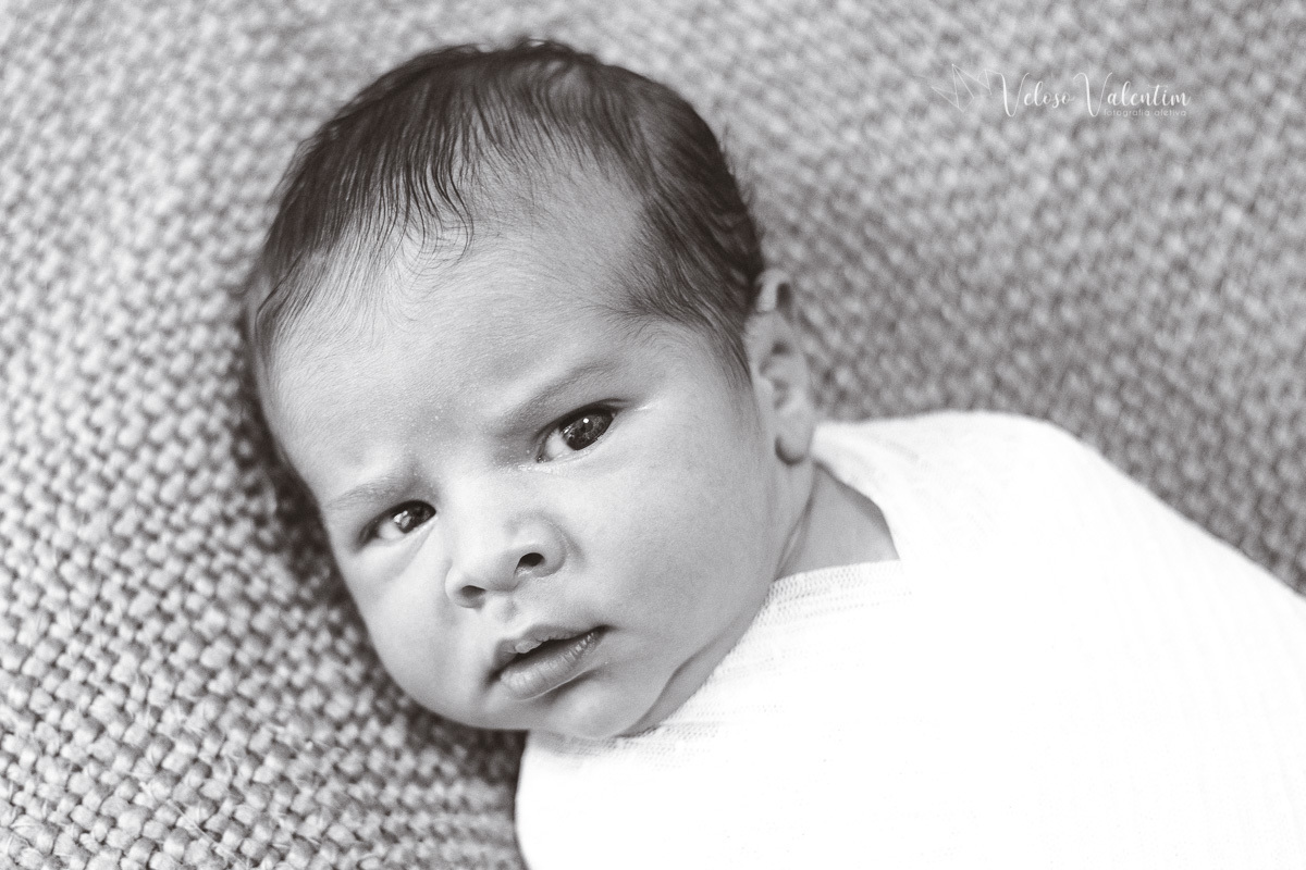 ensaio newborn recém nascido bebê menino em casa com a família  Brasília DF