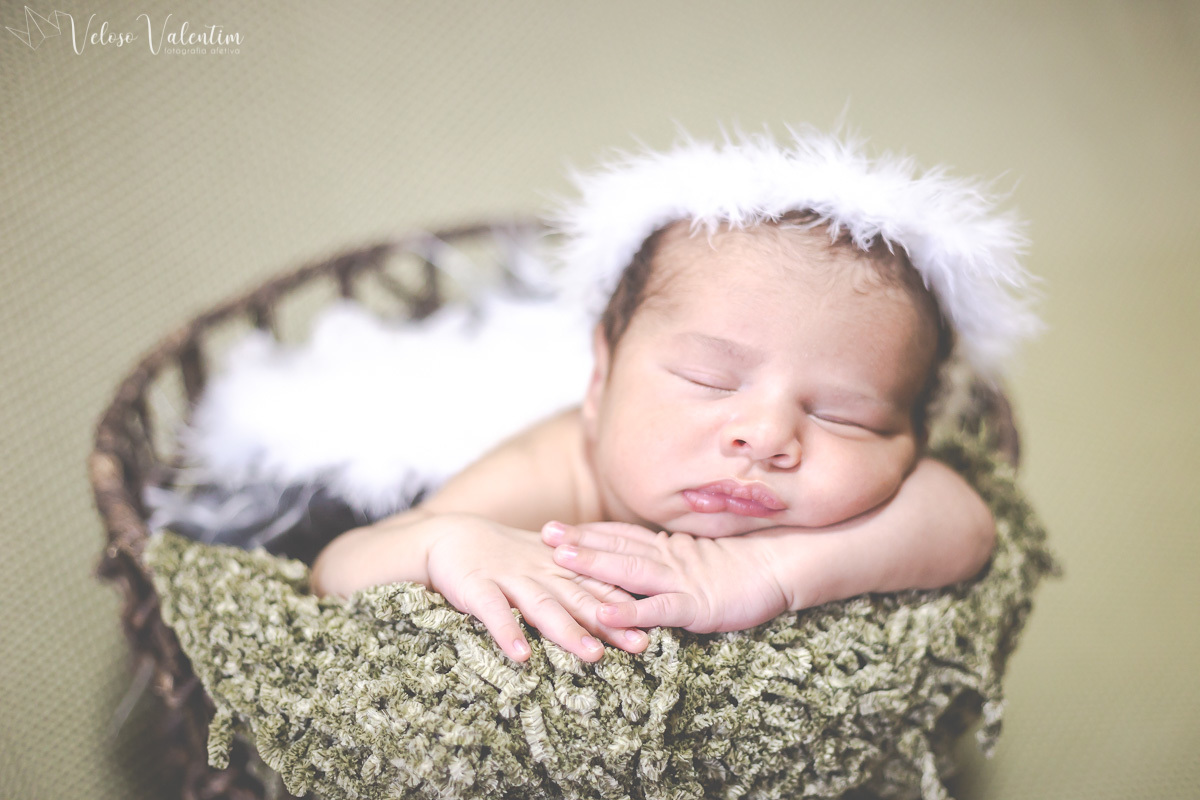 ensaio newborn recém nascido bebê menino em casa com a família  Brasília DF