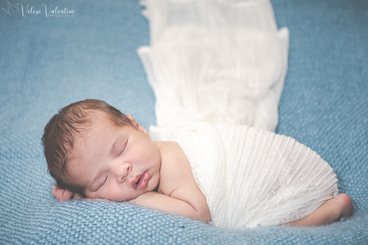 ensaio newborn recém nascido bebê menino em casa com a família  Brasília DF