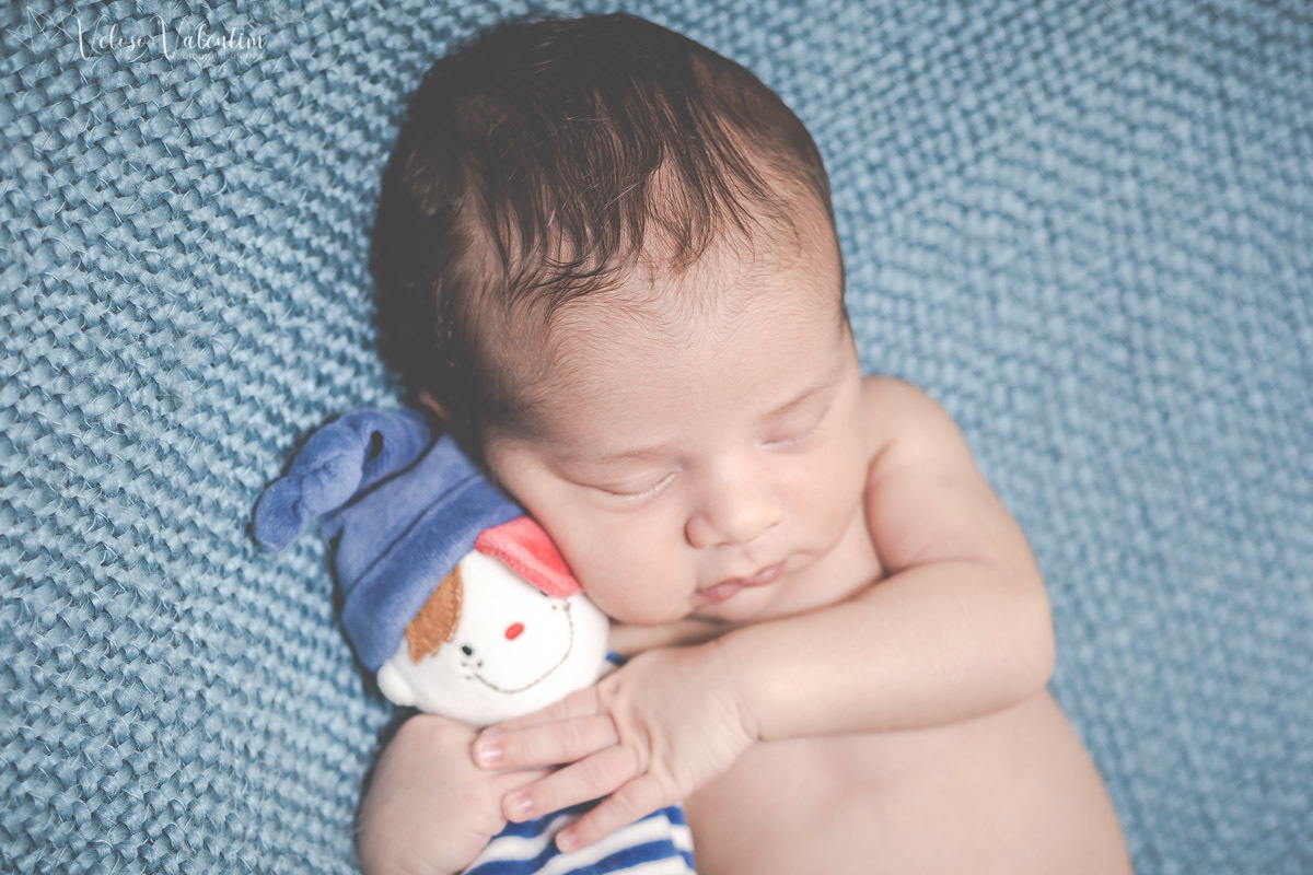 ensaio newborn recém nascido bebê menino em casa com a família  Brasília DF