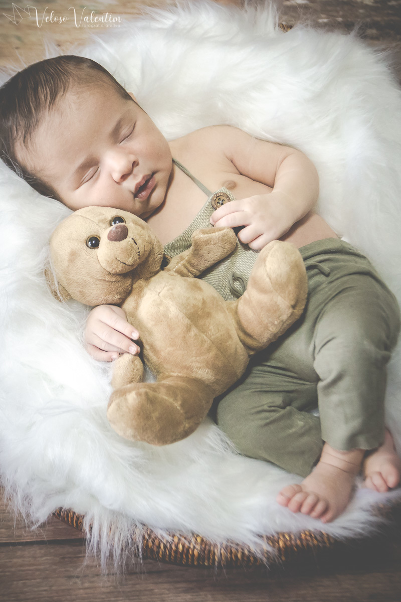 ensaio newborn recém nascido bebê menino em casa com a família  Brasília DF