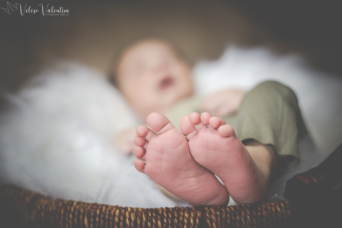 ensaio newborn recém nascido bebê menino em casa com a família  Brasília DF