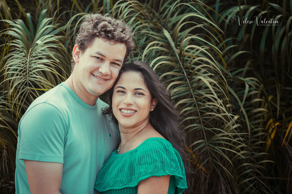 Ensaio Gestante Guará Brasília ao ar livre no parque casal céu azul cerrado