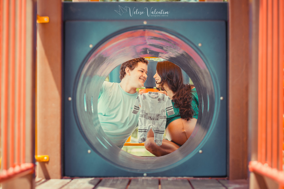 Ensaio Gestante Guará Brasília ao ar livre no parque casal céu azul cerrado