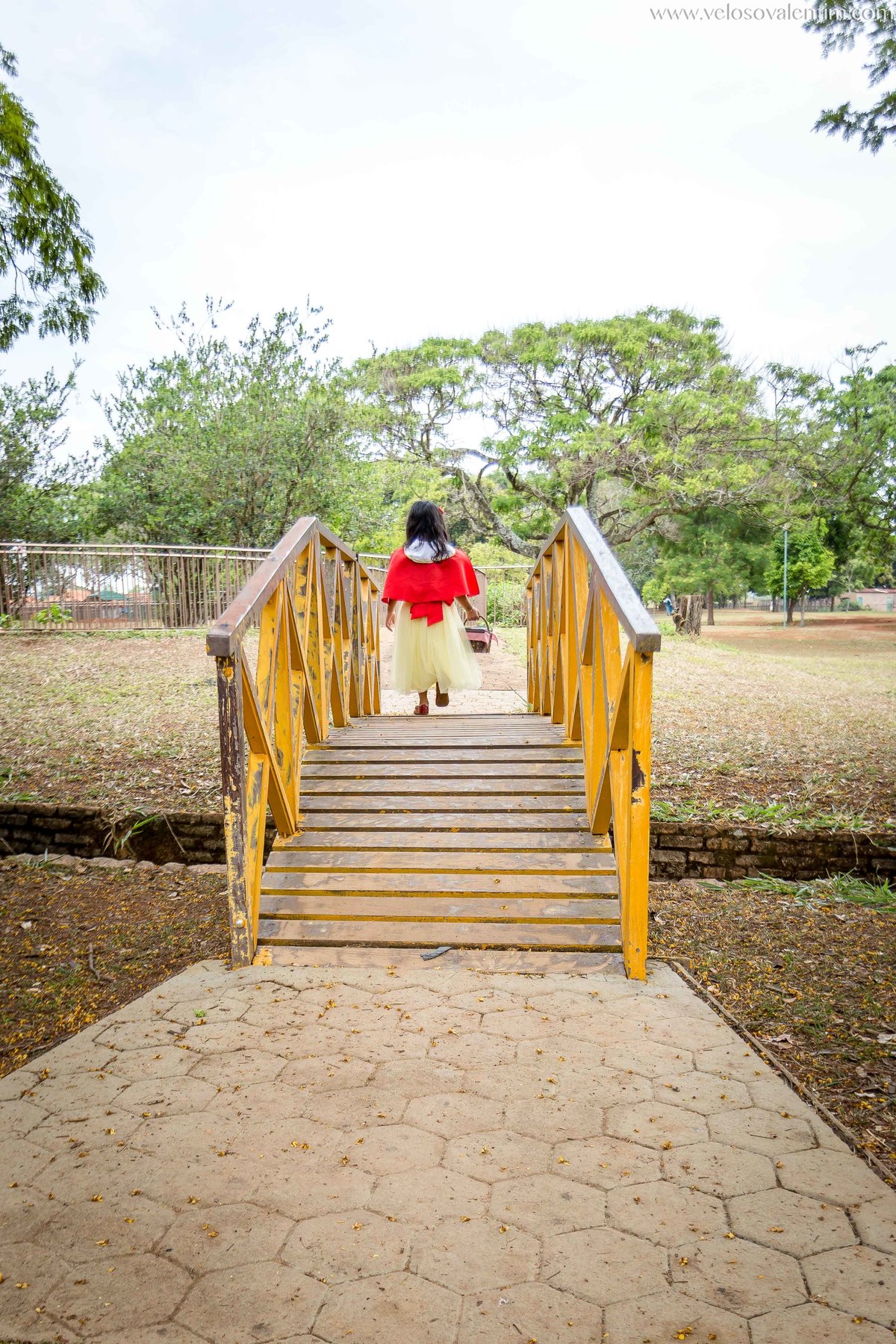 Ensaio Gestante Guará Brasília ao ar livre no parque casal céu azul cerrado