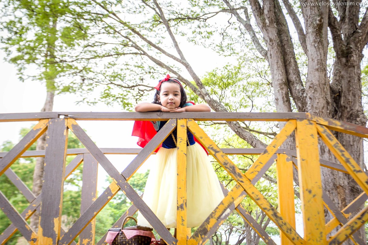 Ensaio Gestante Guará Brasília ao ar livre no parque casal céu azul cerrado