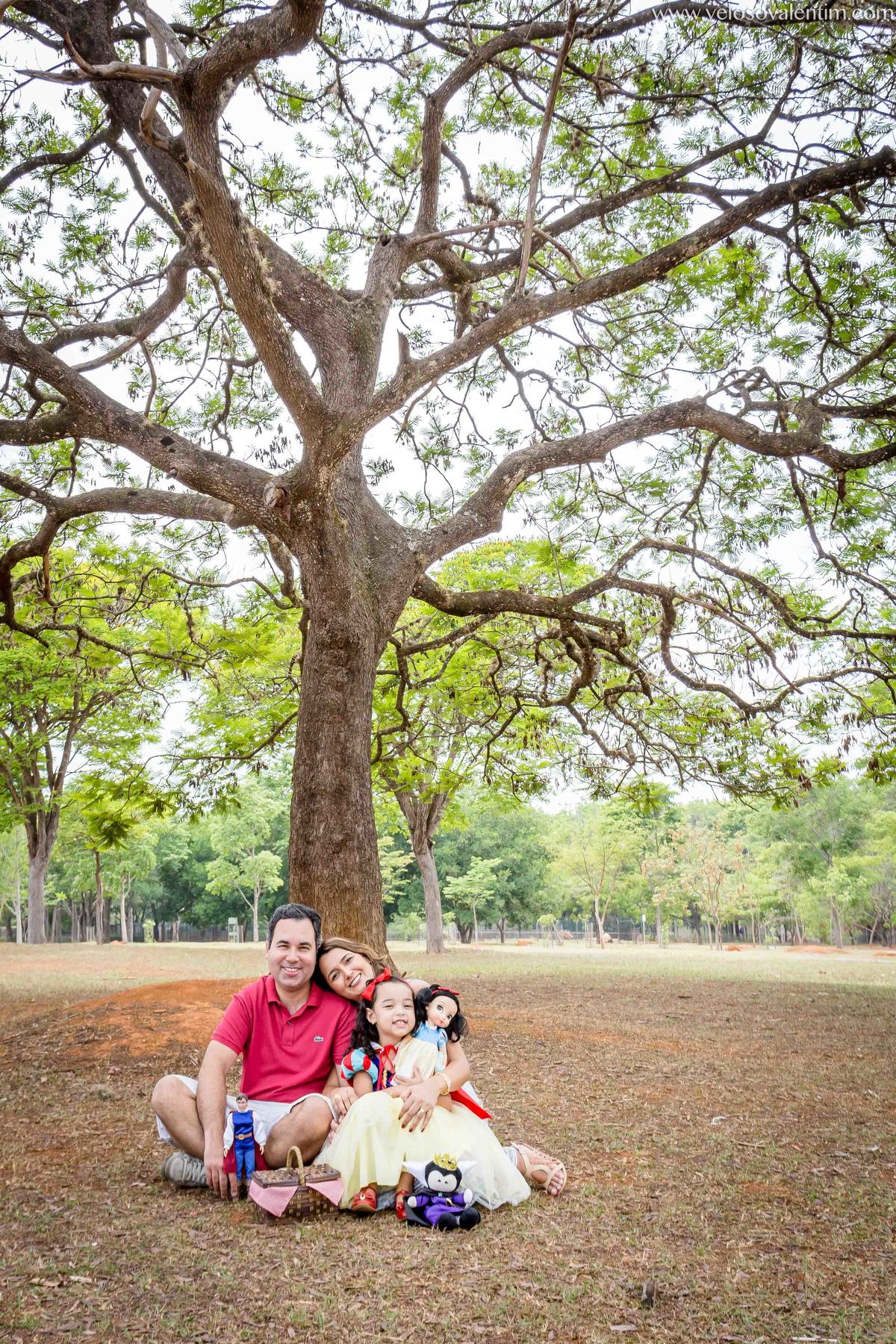 Ensaio Gestante Guará Brasília ao ar livre no parque casal céu azul cerrado