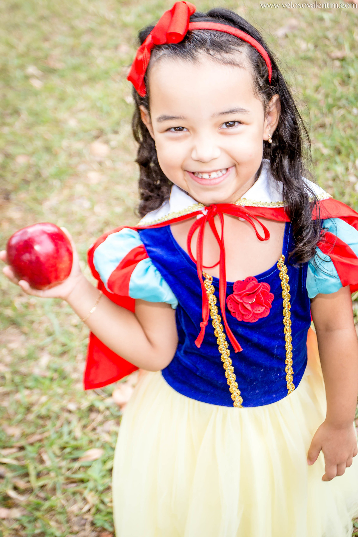Ensaio Gestante Guará Brasília ao ar livre no parque casal céu azul cerrado
