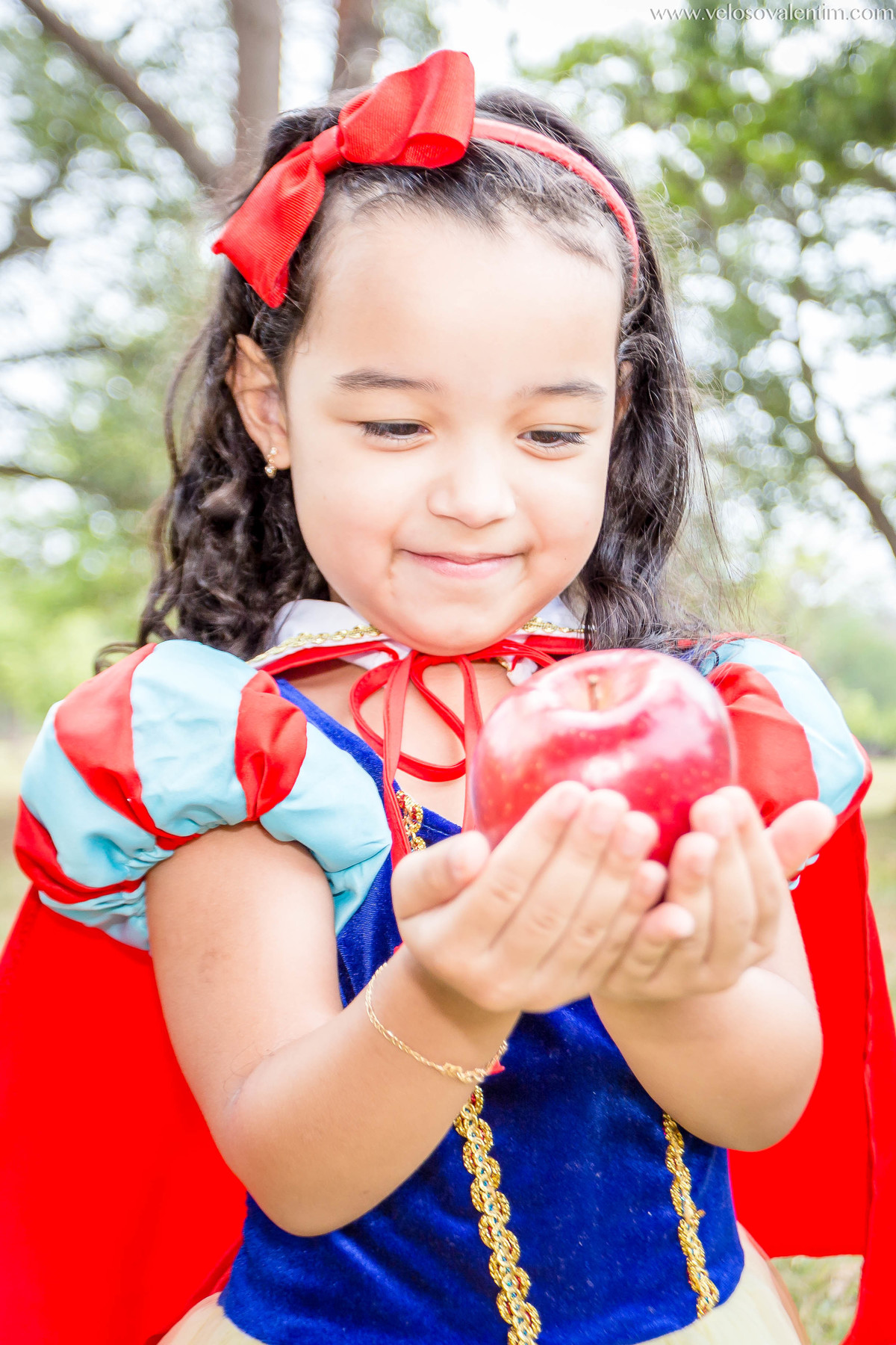 Ensaio Gestante Guará Brasília ao ar livre no parque casal céu azul cerrado