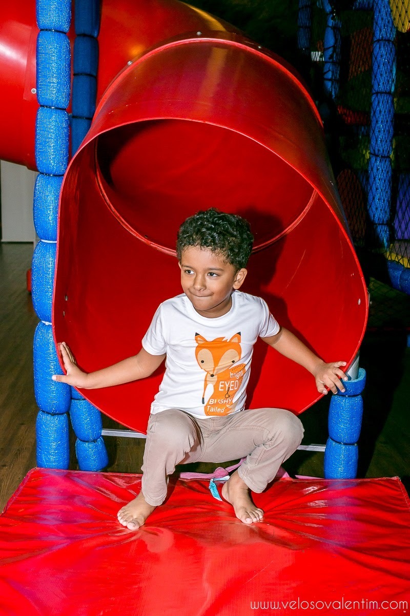 Ensaio Gestante Guará Brasília ao ar livre no parque casal céu azul cerrado
