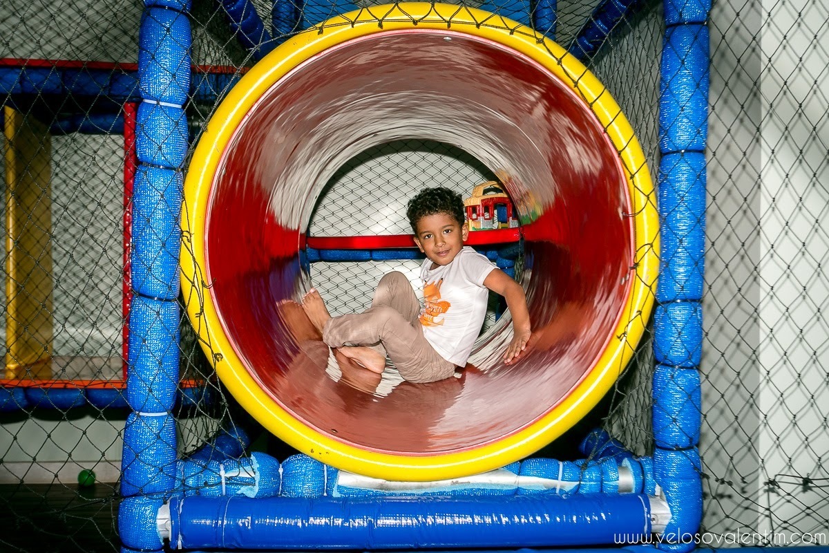 Ensaio Gestante Guará Brasília ao ar livre no parque casal céu azul cerrado