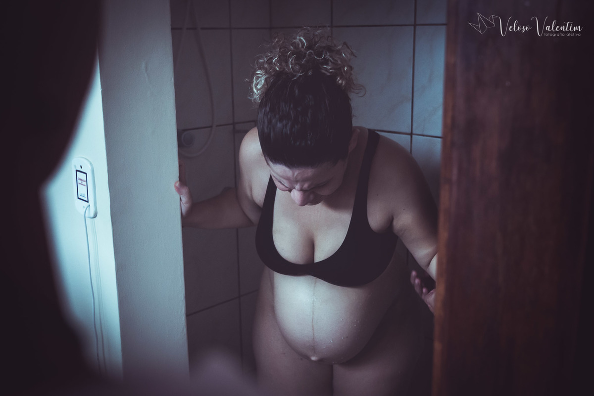 fotografia de parto fotógrafa de parto Parto natural hospitalar humanizado equipe Nascentia médica Obstetra Carol Amorim Doula Yohanna Rede Ocitocina Maternidade Brasília casal lésbicas LGBT