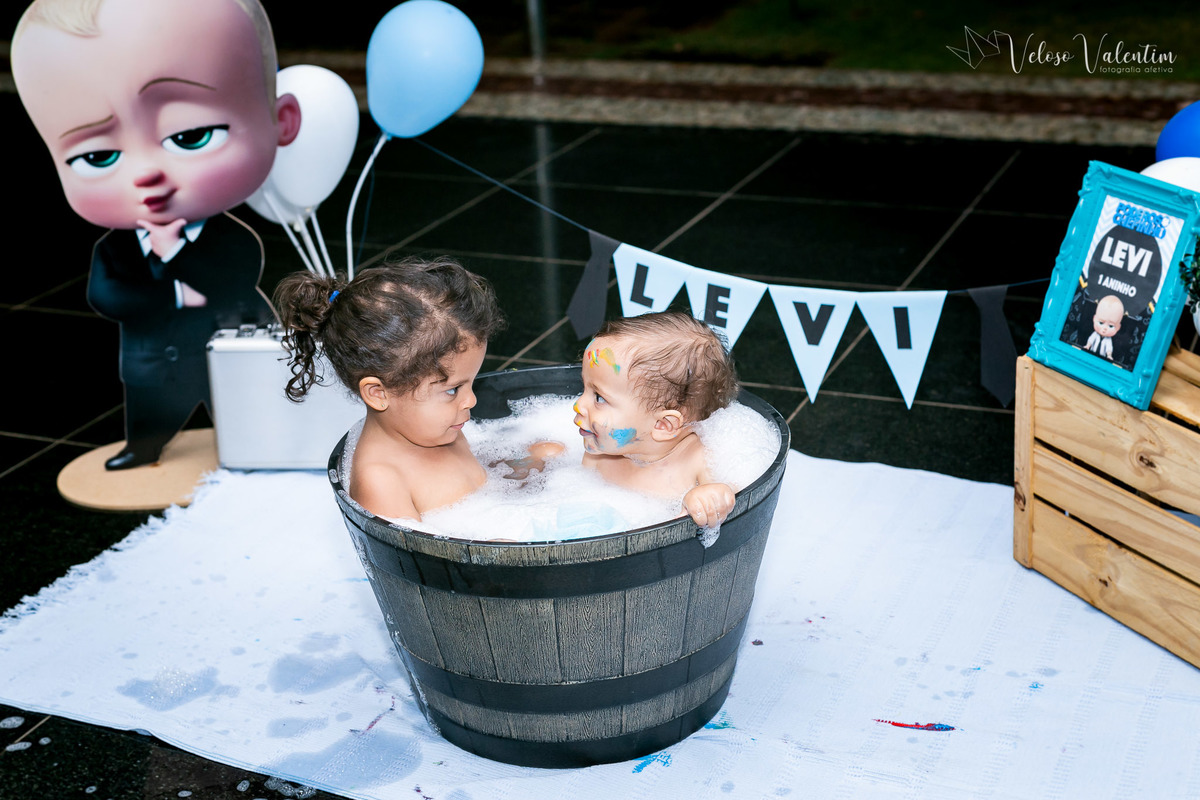 ensaio smash the cake com tinta, smash the paint, ensaio família, fotografia afetiva, quadra modelo 308 sul, Brasília DF. Poderoso Chefinho 