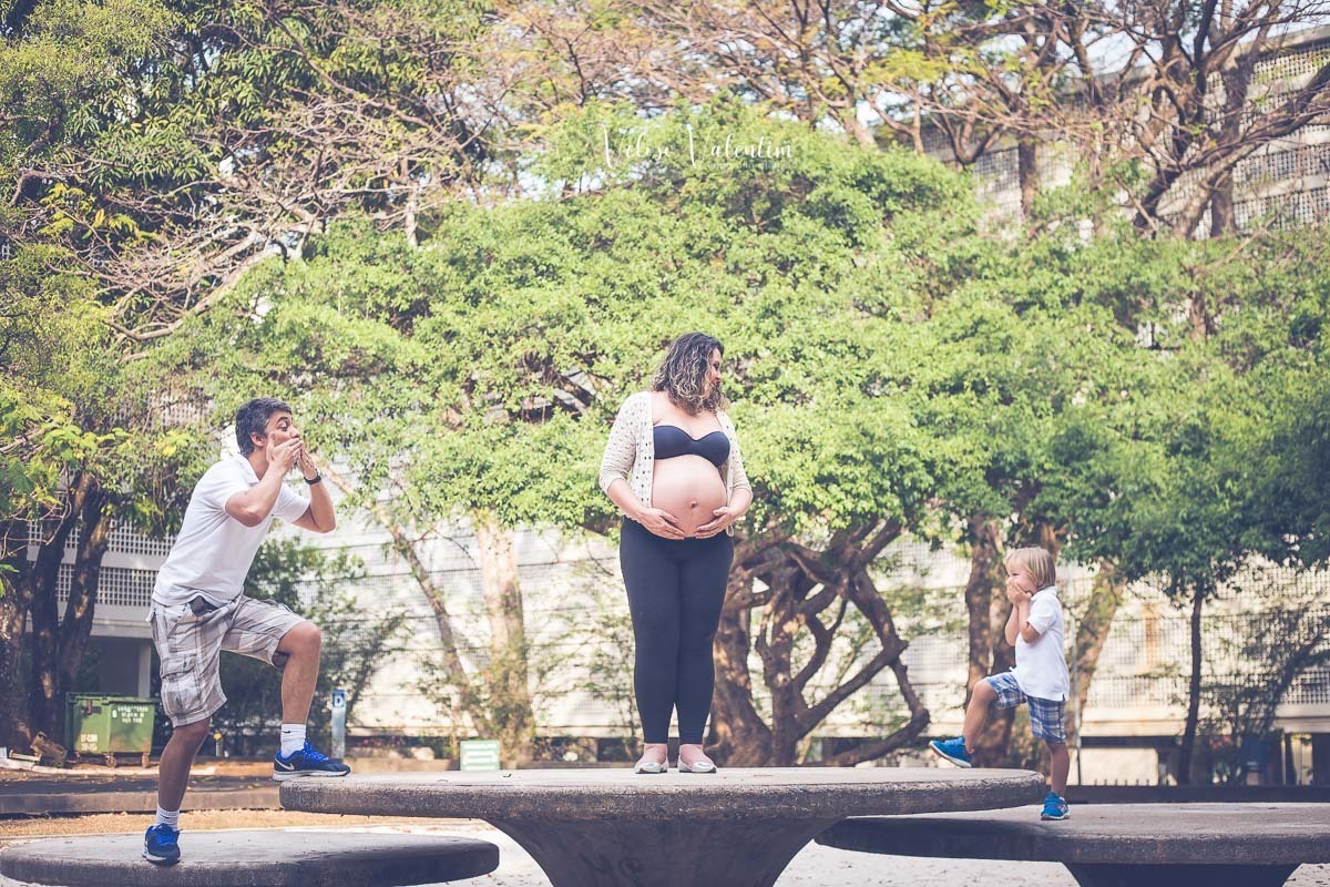 Ensaio gestante em família ao ar livre irmão mais velho quadra modelo 308 sul Brasília - DF, família, bolhas de sabão, doce espera Miguel