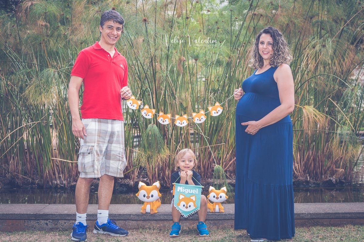 Ensaio gestante em família ao ar livre irmão mais velho quadra modelo 308 sul Brasília - DF, família, bolhas de sabão, doce espera Miguel