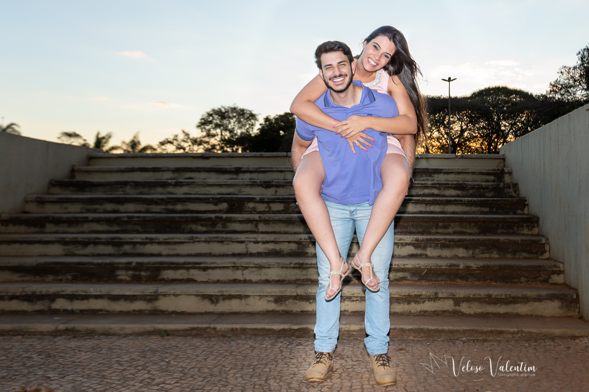 ensaio casal romântico Praça dos Cristais Brasília DF fotografia book pré wedding noivado
