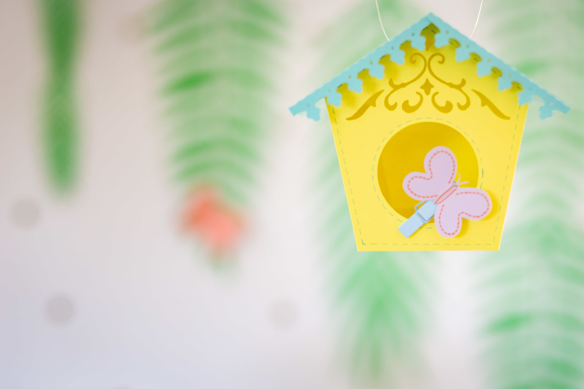 decoração festa infantil menina feminino tema primavera flores de papel colorida Brasília papel e tesoura personalizada 