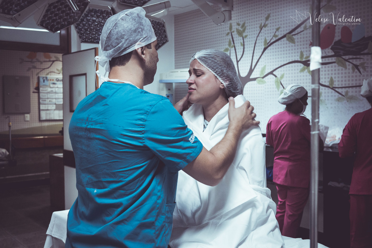vídeo de parto cesárea humanizada hospital Santa Lúcia Obstetra Rachel Reis fotografia de parto FIV apoio do marido