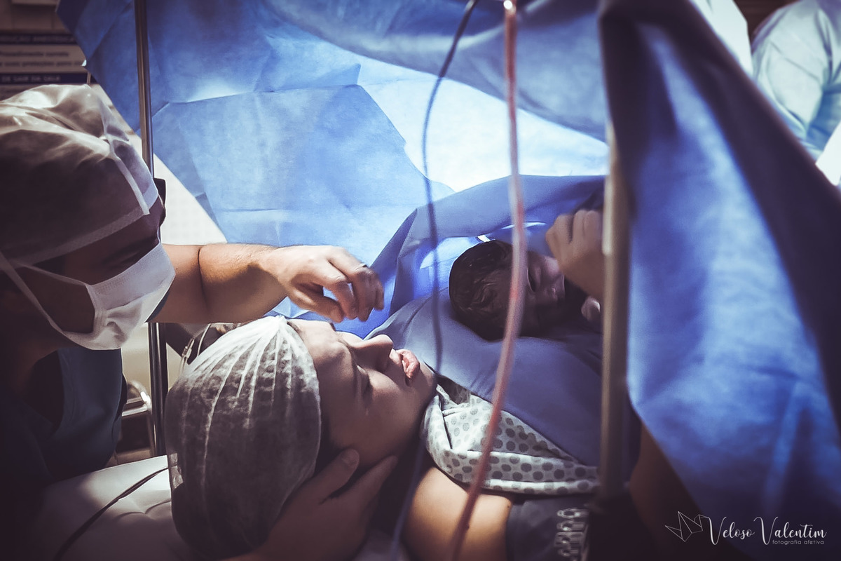 vídeo de parto cesárea humanizada hospital Santa Lúcia Obstetra Rachel Reis fotografia de parto FIV primeiro encontro