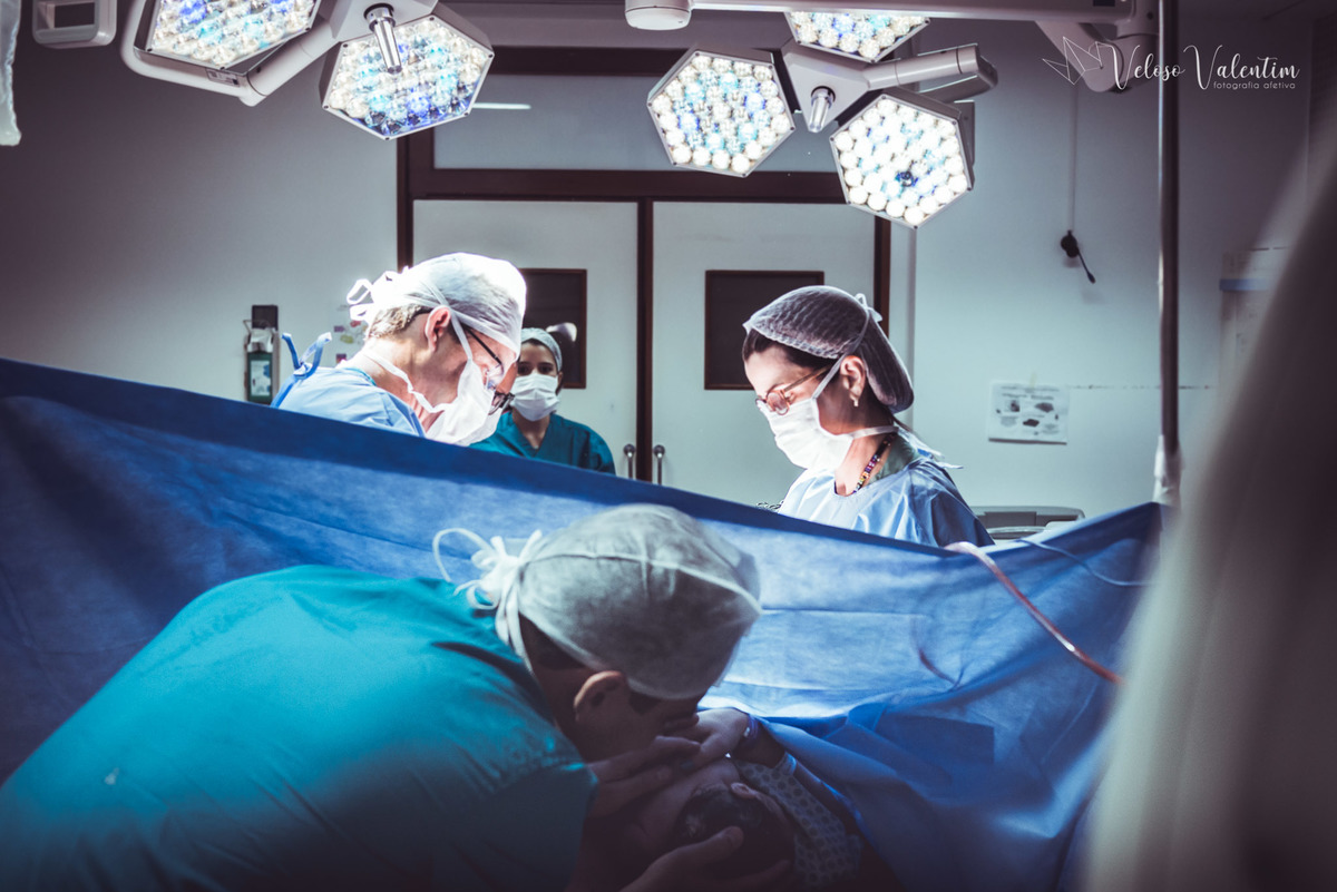 vídeo de parto cesárea humanizada hospital Santa Lúcia Obstetra Rachel Reis fotografia de parto FIV