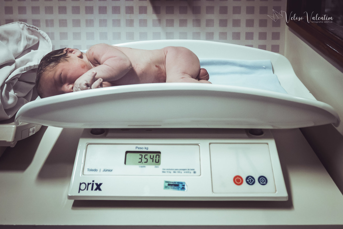 vídeo de parto cesárea humanizada hospital Santa Lúcia Obstetra Rachel Reis fotografia de parto FIV peso do bebê