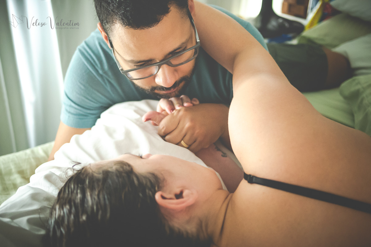 vídeo de parto fotografia de parto fotógrafa de parto Parto natural hospitalar humanizado equipe IBGO obstetra Luis Otávio Manes Lumiere Enfermeira obstetra Doula Priscila Maitri Rede Ocitocina Maternidade Brasília
