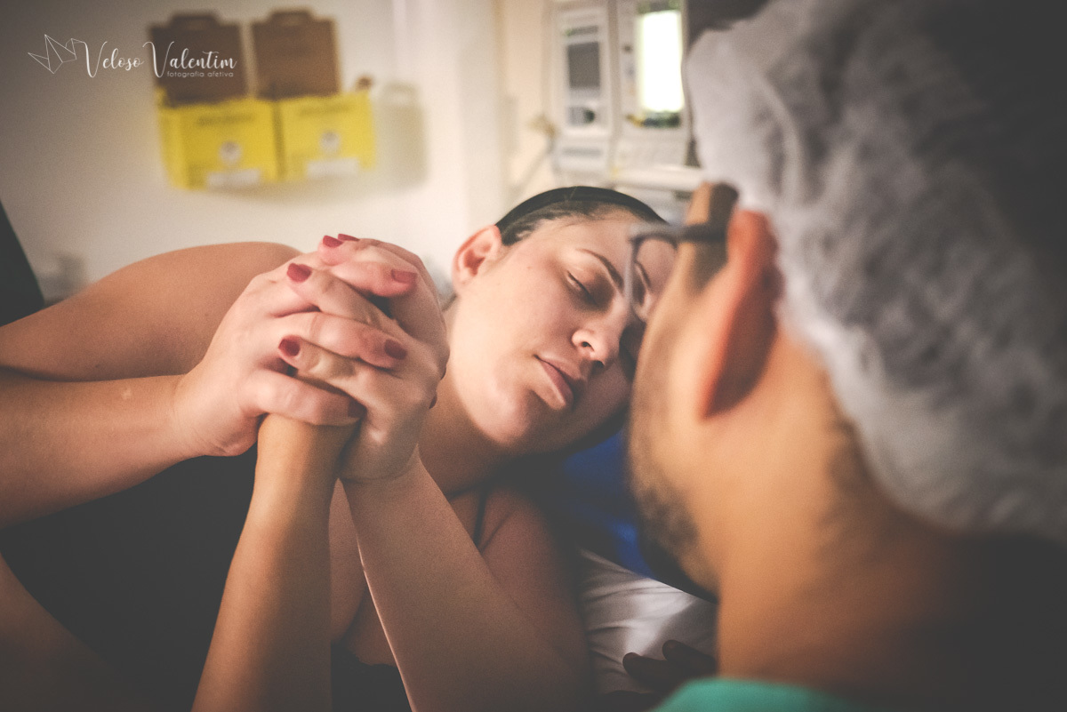 vídeo de parto fotografia de parto fotógrafa de parto Parto natural hospitalar humanizado equipe IBGO obstetra Luis Otávio Manes Lumiere Enfermeira obstetra Doula Priscila Maitri Rede Ocitocina Maternidade Brasília