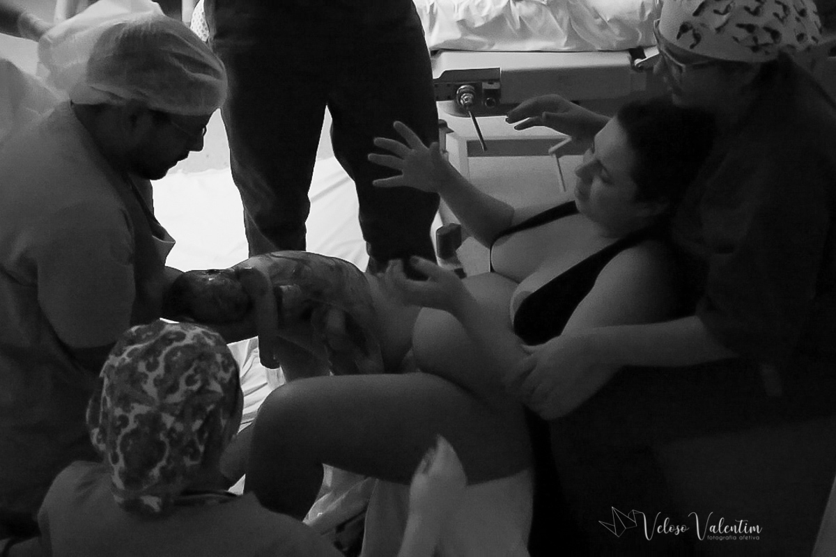 vídeo de parto fotografia de parto fotógrafa de parto Parto natural hospitalar humanizado equipe IBGO obstetra Luis Otávio Manes Lumiere Enfermeira obstetra Doula Priscila Maitri Rede Ocitocina Maternidade Brasília