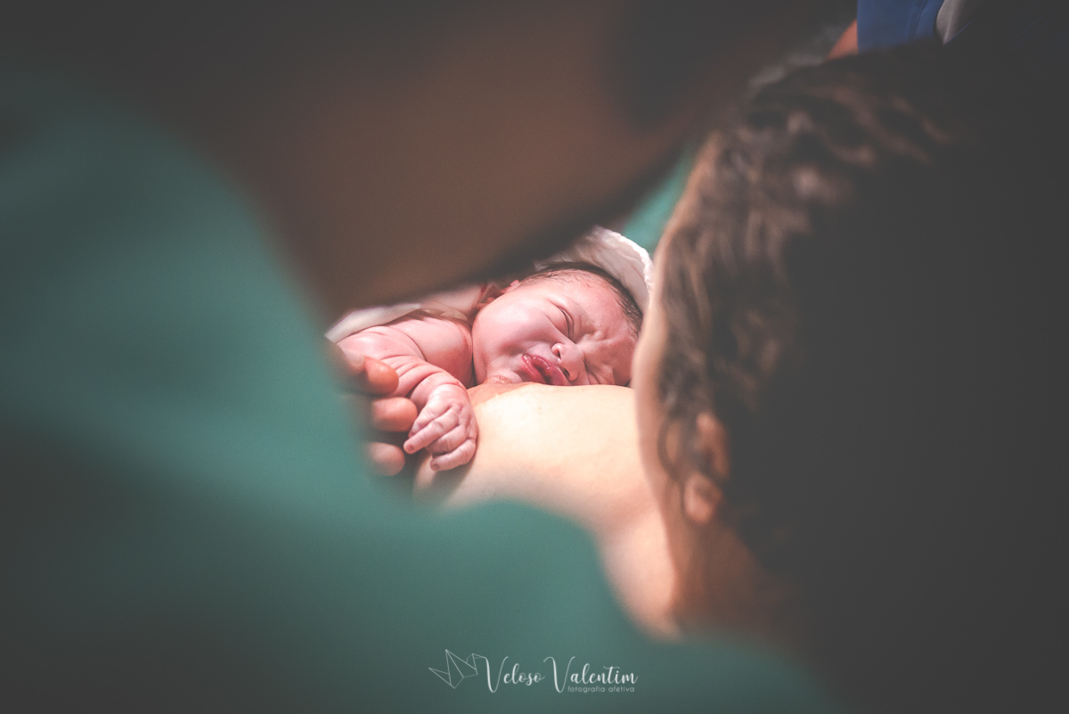 vídeo de parto fotografia de parto fotógrafa de parto Parto natural hospitalar humanizado equipe IBGO obstetra Luis Otávio Manes Lumiere Enfermeira obstetra Doula Priscila Maitri Rede Ocitocina Maternidade Brasília