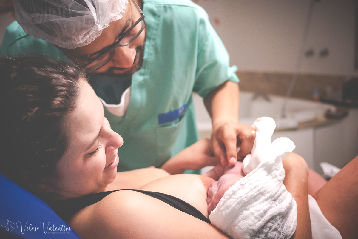 vídeo de parto fotografia de parto fotógrafa de parto Parto natural hospitalar humanizado equipe IBGO obstetra Luis Otávio Manes Lumiere Enfermeira obstetra Doula Priscila Maitri Rede Ocitocina Maternidade Brasília