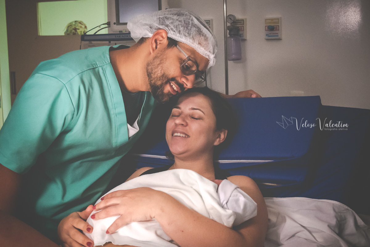 vídeo de parto fotografia de parto fotógrafa de parto Parto natural hospitalar humanizado equipe IBGO obstetra Luis Otávio Manes Lumiere Enfermeira obstetra Doula Priscila Maitri Rede Ocitocina Maternidade Brasília
