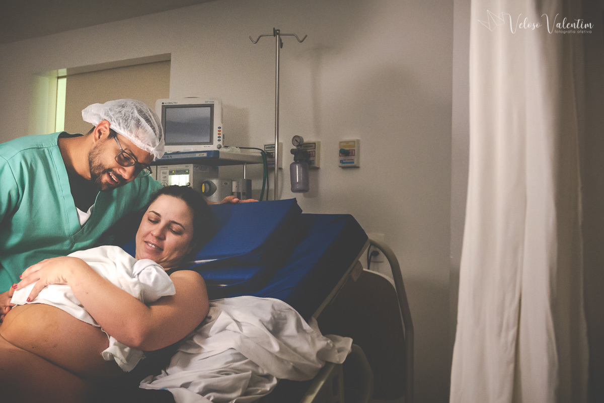 vídeo de parto fotografia de parto fotógrafa de parto Parto natural hospitalar humanizado equipe IBGO obstetra Luis Otávio Manes Lumiere Enfermeira obstetra Doula Priscila Maitri Rede Ocitocina Maternidade Brasília