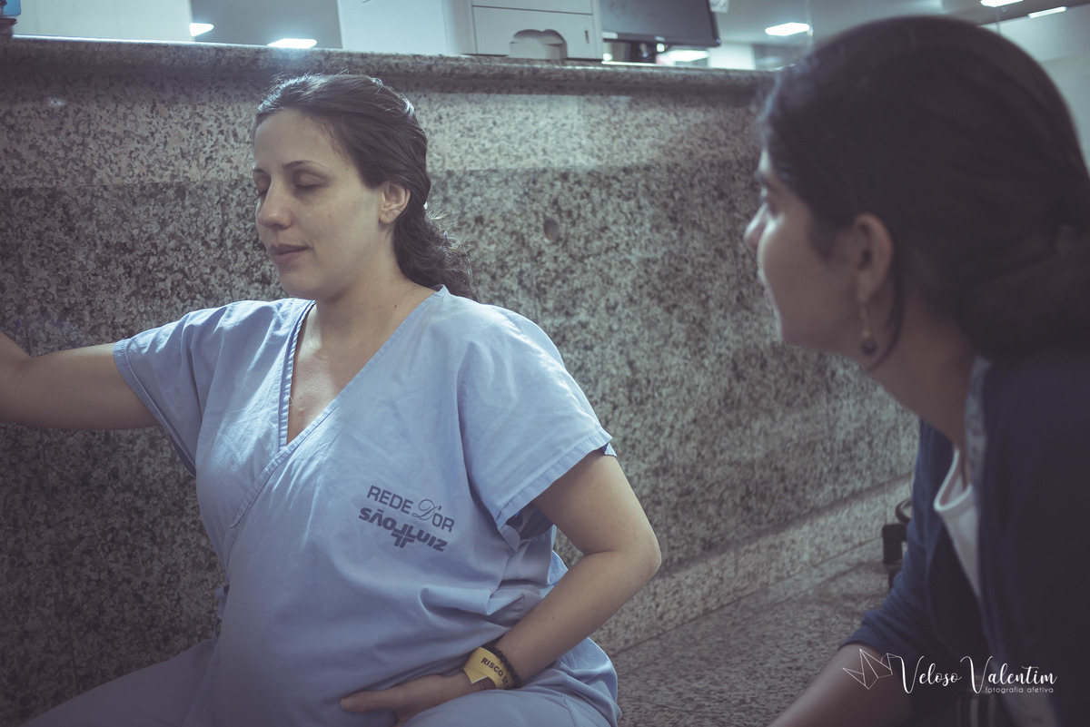 fotografia de parto Vídeo de parto com cesárea spinning babies analgesia Santa Helena equipe Lumiere IBGO Obstetra Luis Otavio Pereira Manes enfermeira obstétrica Natália Schettini e Ana Virgínia Doula Yohanna Cordeiro acompanhamento pré hospitalar