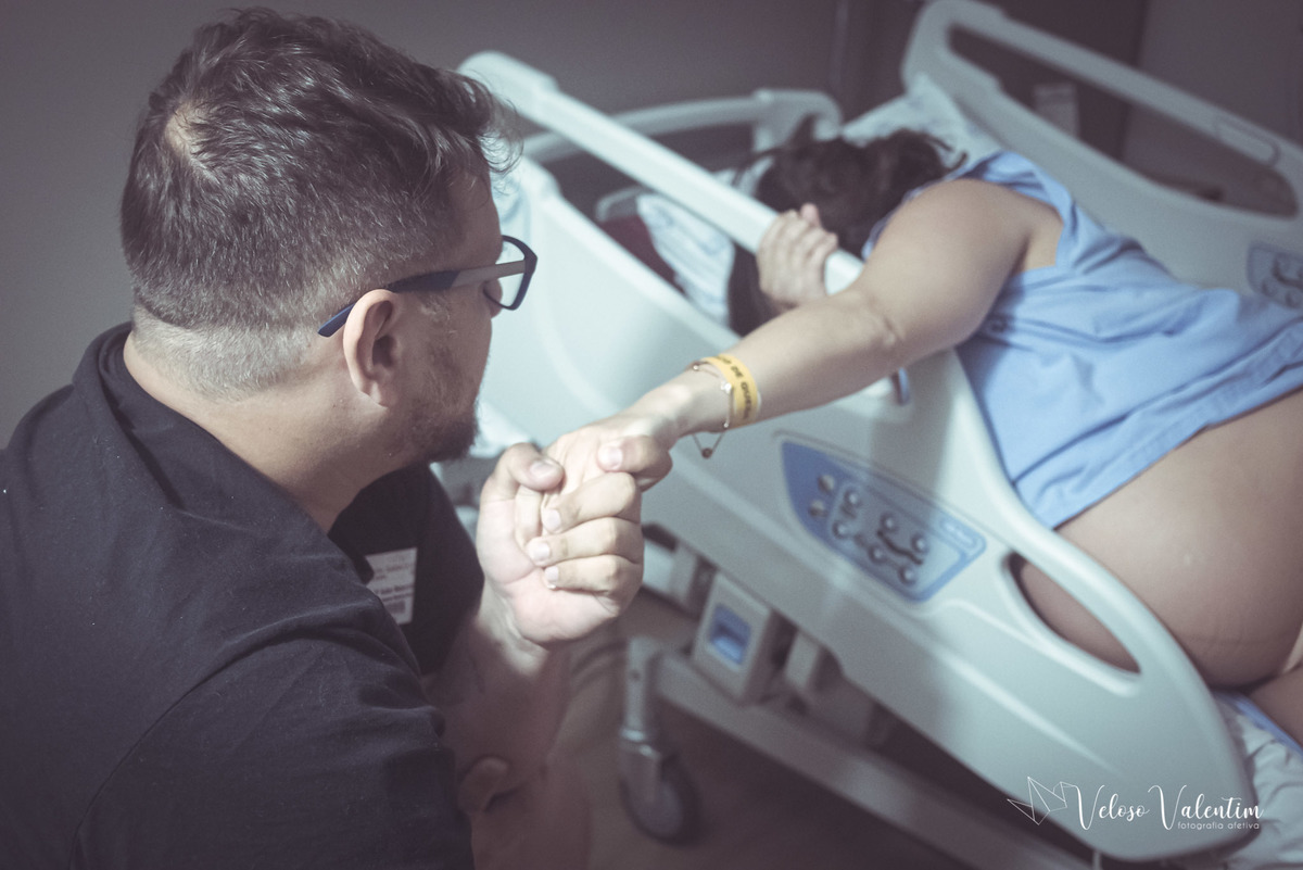 fotografia de parto Vídeo de parto com cesárea spinning babies analgesia Santa Helena equipe Lumiere IBGO Obstetra Luis Otavio Pereira Manes enfermeira obstétrica Natália Schettini e Ana Virgínia Doula Yohanna Cordeiro acompanhamento pré hospitalar