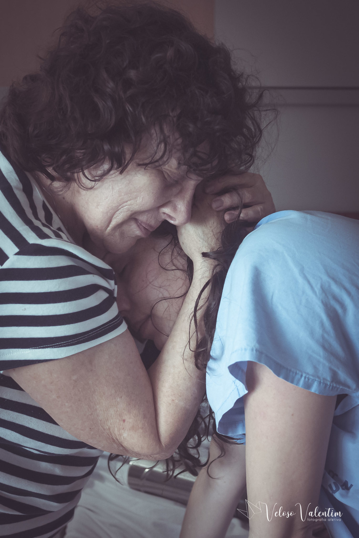 fotografia de parto Vídeo de parto com cesárea spinning babies analgesia Santa Helena equipe Lumiere IBGO Obstetra Luis Otavio Pereira Manes enfermeira obstétrica Natália Schettini e Ana Virgínia Doula Yohanna Cordeiro acompanhamento pré hospitalar mãe