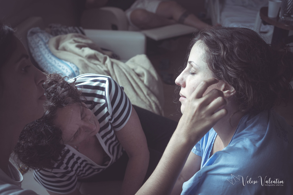 fotografia de parto Vídeo de parto com cesárea spinning babies analgesia Santa Helena equipe Lumiere IBGO Obstetra Luis Otavio Pereira Manes enfermeira obstétrica Natália Schettini e Ana Virgínia Doula Yohanna Cordeiro bolsa rota