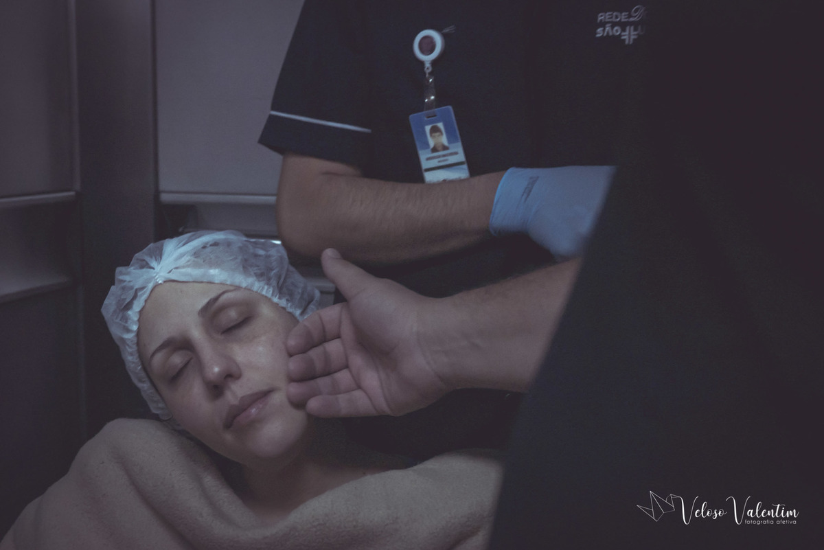 fotografia de parto Vídeo de parto com cesárea spinning babies analgesia Santa Helena equipe Lumiere IBGO Obstetra Luis Otavio Pereira Manes enfermeira obstétrica Natália Schettini e Ana Virgínia Doula Yohanna Cordeiro acompanhamento pré hospitalar