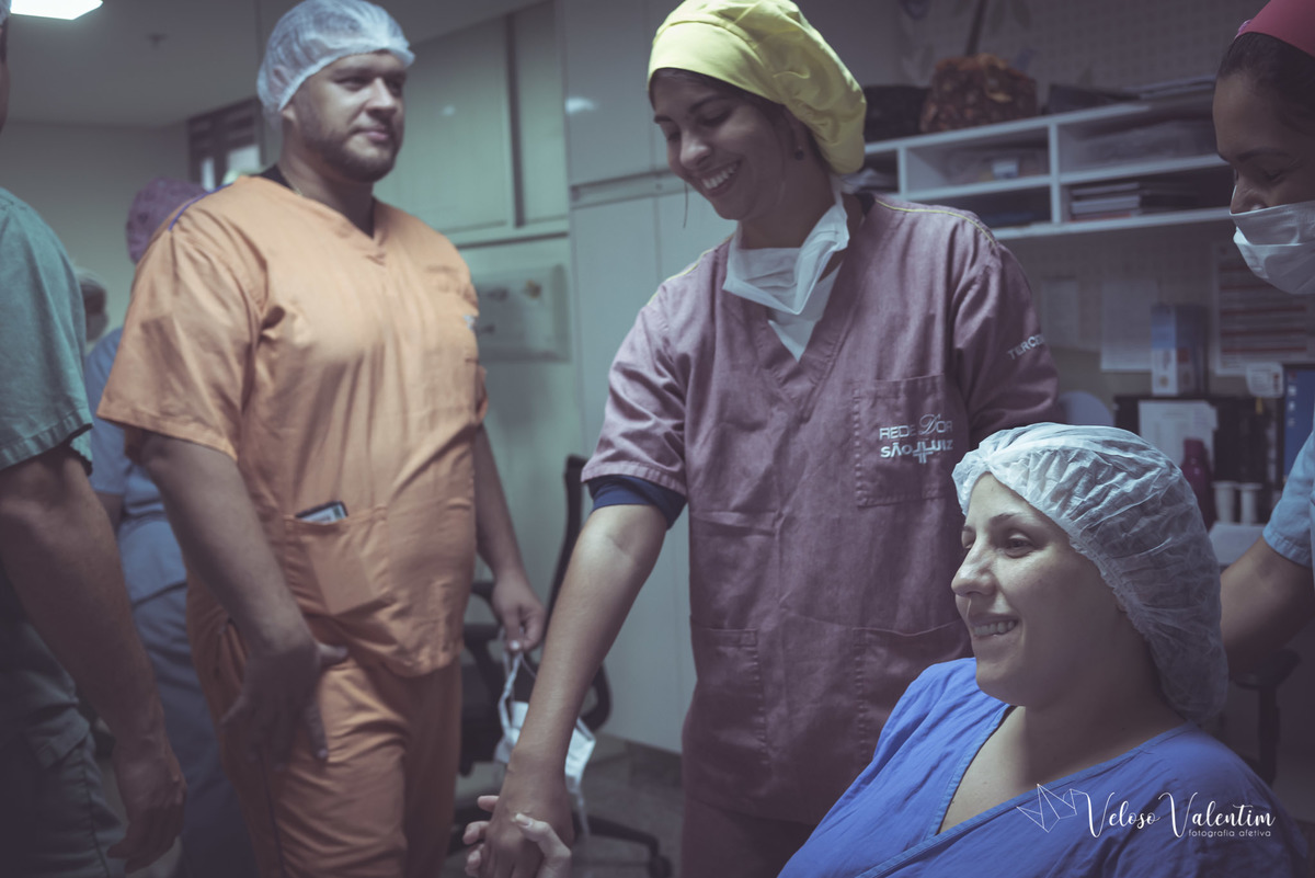 fotografia de parto Vídeo de parto com cesárea spinning babies analgesia Santa Helena equipe Lumiere IBGO Obstetra Luis Otavio Pereira Manes enfermeira obstétrica Natália Schettini e Ana Virgínia Doula Yohanna Cordeiro acompanhamento pré hospitalar