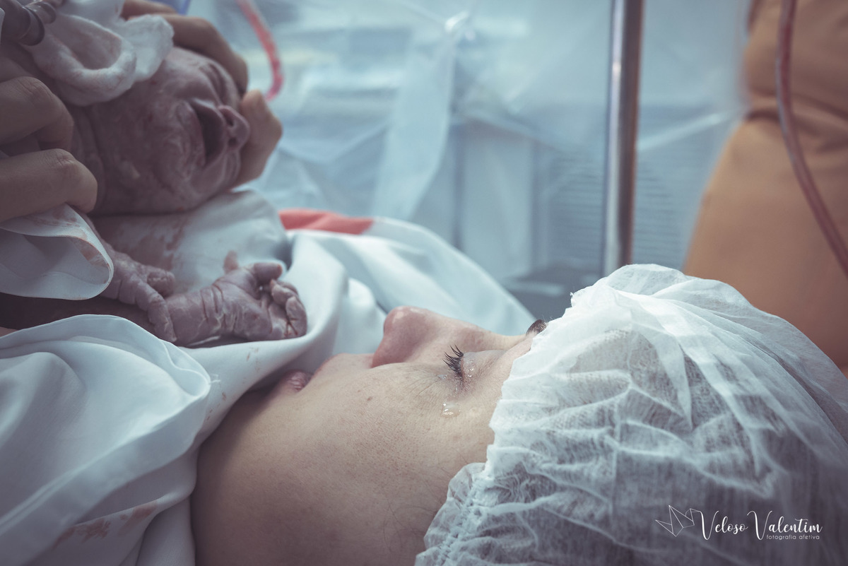 fotografia de parto Vídeo de parto com cesárea spinning babies analgesia Santa Helena equipe Lumiere IBGO Obstetra Luis Otavio Pereira Manes enfermeira obstétrica Natália Schettini e Ana Virgínia Doula Yohanna Cordeiro acompanhamento pré hospitalar