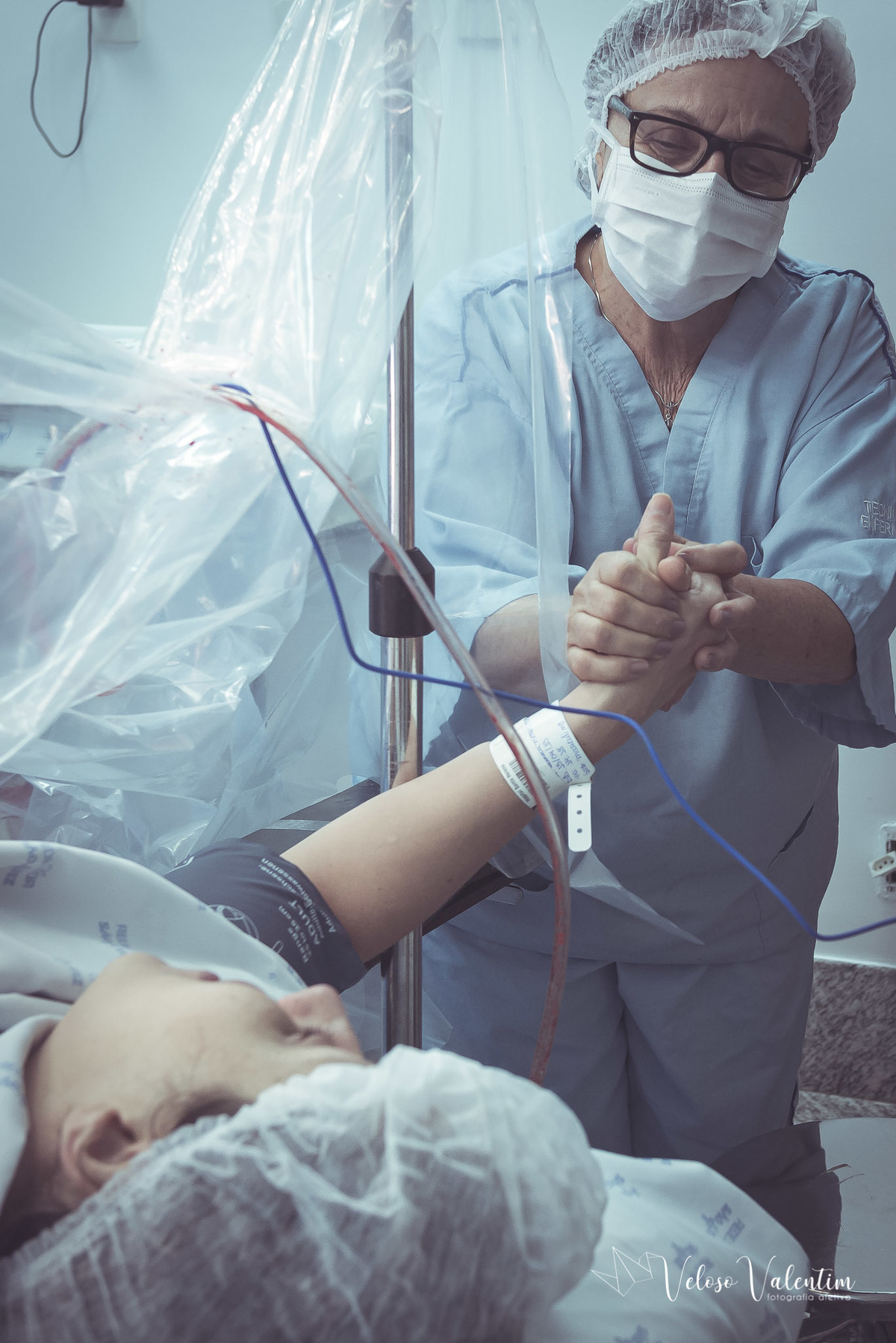 fotografia de parto Vídeo de parto com cesárea spinning babies analgesia Santa Helena equipe Lumiere IBGO Obstetra Luis Otavio Pereira Manes enfermeira obstétrica Natália Schettini e Ana Virgínia Doula Yohanna Cordeiro acompanhamento pré hospitalar