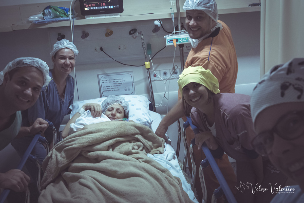fotografia de parto Vídeo de parto com cesárea spinning babies analgesia Santa Helena equipe Lumiere IBGO Obstetra Luis Otavio Pereira Manes enfermeira obstétrica Natália Schettini e Ana Virgínia Doula Yohanna Cordeiro acompanhamento pré hospitalar