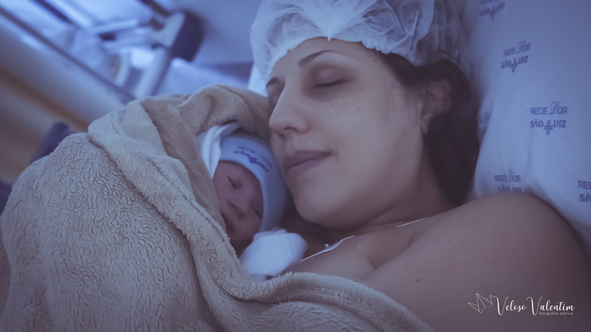 fotografia de parto Vídeo de parto com cesárea spinning babies analgesia Santa Helena equipe Lumiere IBGO Obstetra Luis Otavio Pereira Manes enfermeira obstétrica Natália Schettini e Ana Virgínia Doula Yohanna Cordeiro acompanhamento pré hospitalar