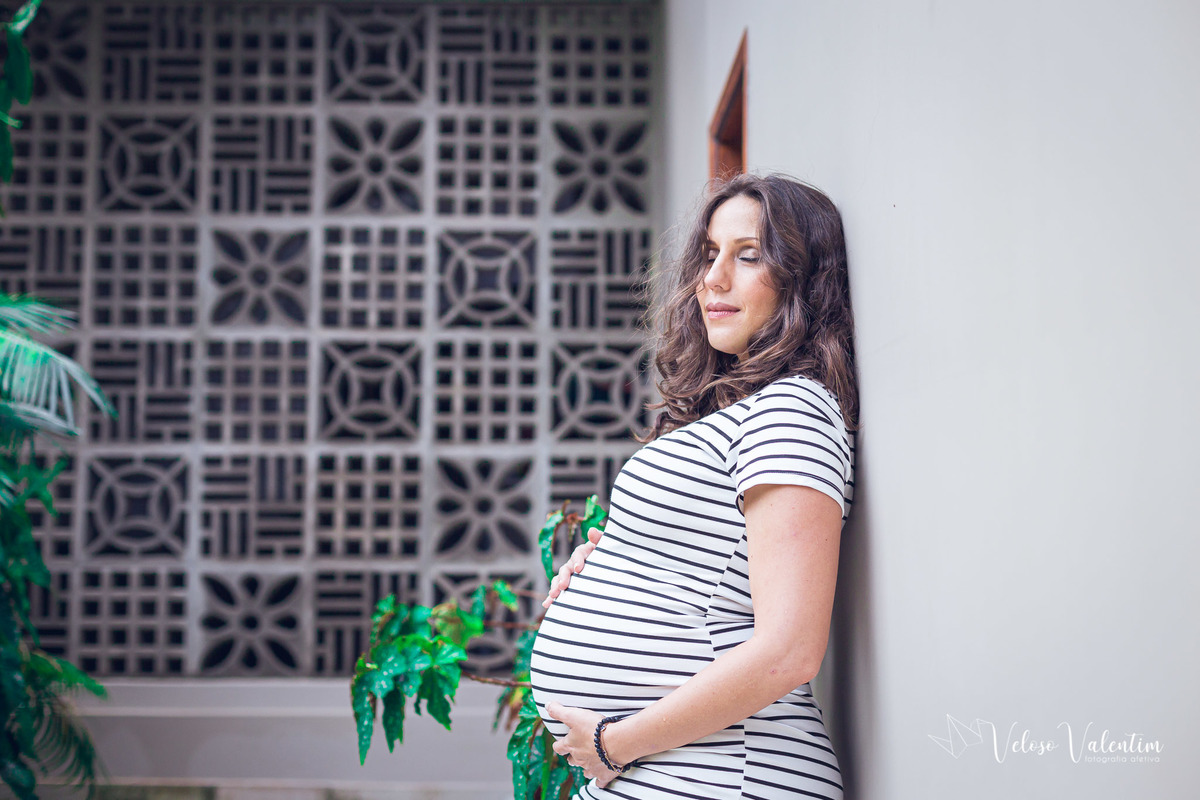 Ensaio gestante book grávida Brasília DF fotografia gravidez família em casa Veloso Valentim Fotografia Afetiva 